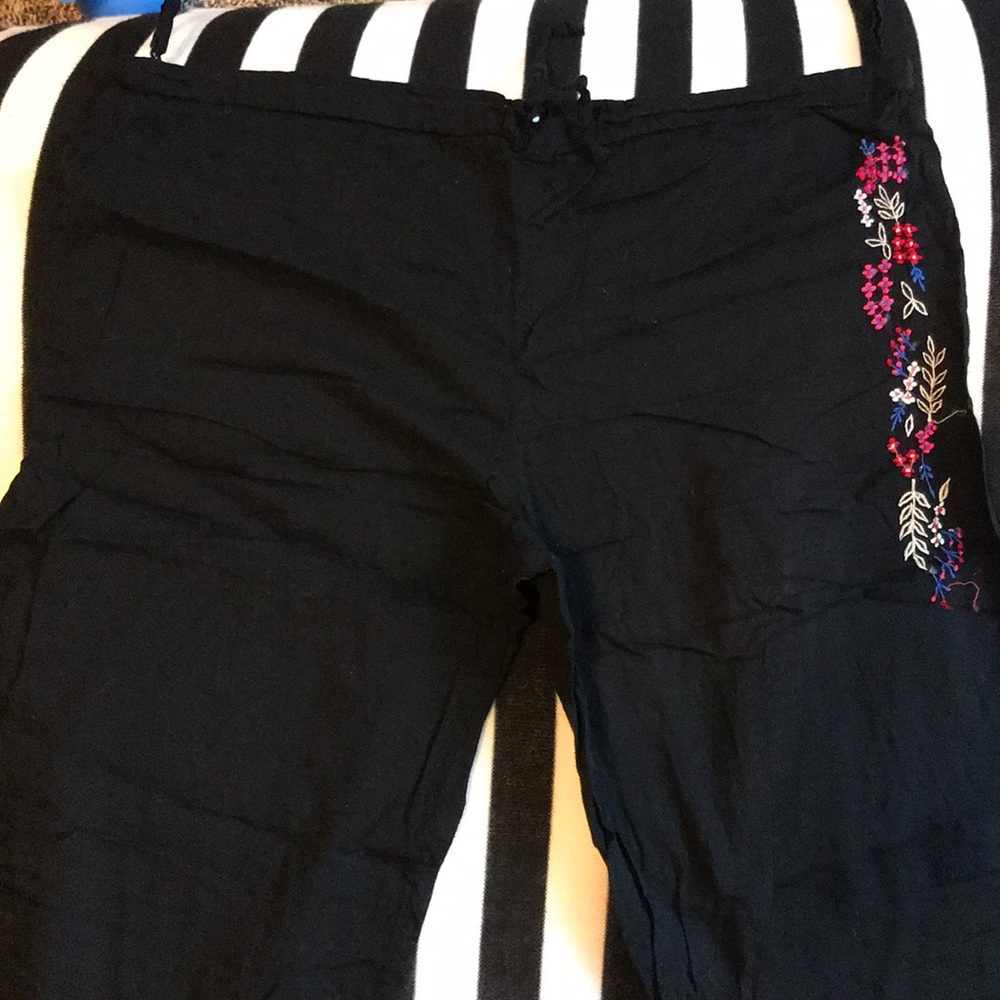 Cropped draw tie pants, lightweight.